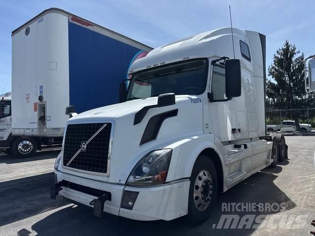 Volvo VNL64T 中古トラクターヘッド | トレーラーヘッド