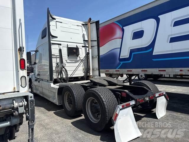 Volvo VNL64T 中古トラクターヘッド | トレーラーヘッド