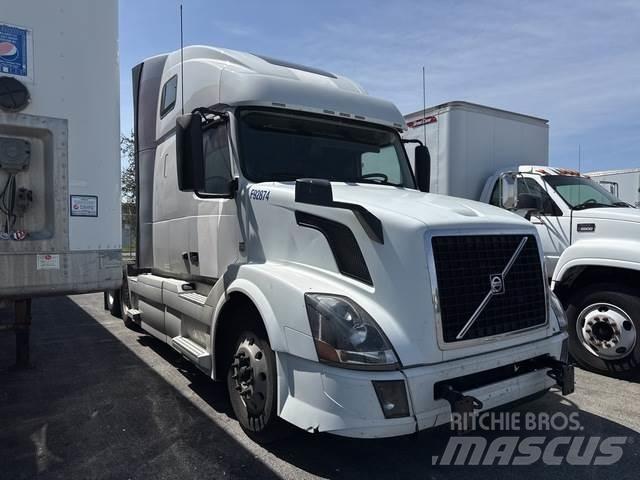 Volvo VNL64T 中古トラクターヘッド | トレーラーヘッド