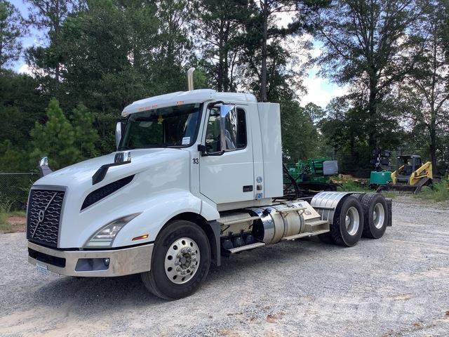Volvo VNL64T 中古トラクターヘッド | トレーラーヘッド