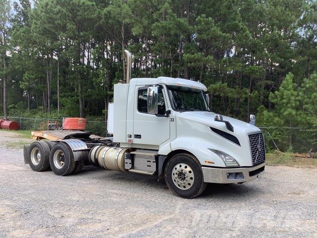 Volvo VNL64T 中古トラクターヘッド | トレーラーヘッド