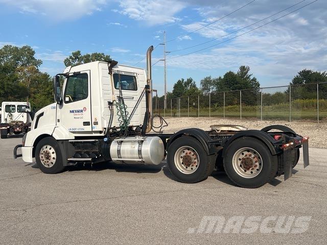 Volvo VNL64T 中古トラクターヘッド | トレーラーヘッド