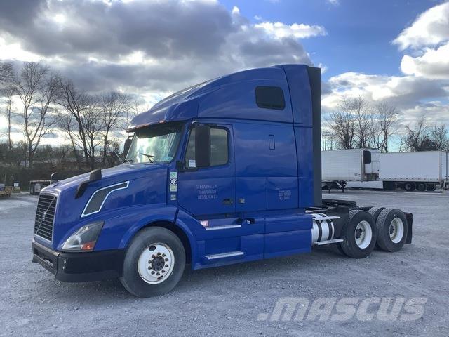 Volvo VNL670 中古トラクターヘッド | トレーラーヘッド