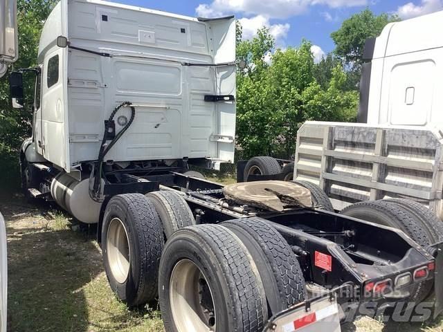 Volvo VNL740 中古トラクターヘッド | トレーラーヘッド