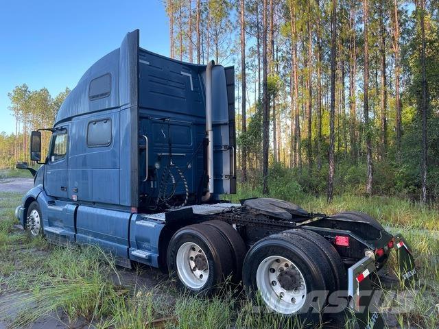 Volvo VNL860 中古トラクターヘッド | トレーラーヘッド