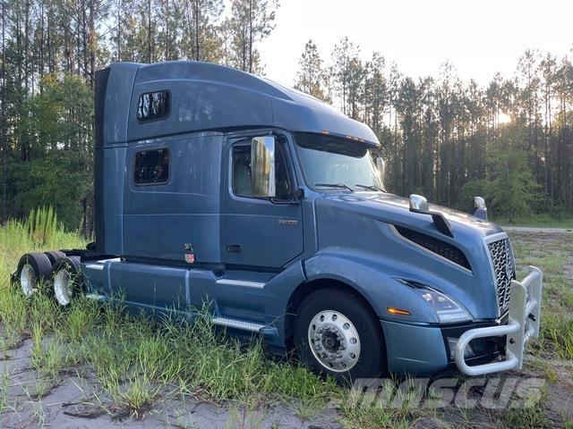 Volvo VNL860 中古トラクターヘッド | トレーラーヘッド