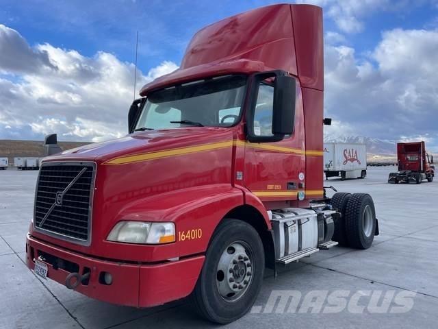 Volvo VNM 中古トラクターヘッド | トレーラーヘッド
