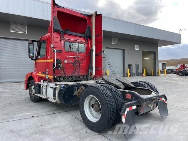 Volvo VNM 中古トラクターヘッド | トレーラーヘッド