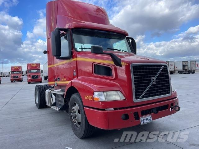 Volvo VNM 中古トラクターヘッド | トレーラーヘッド