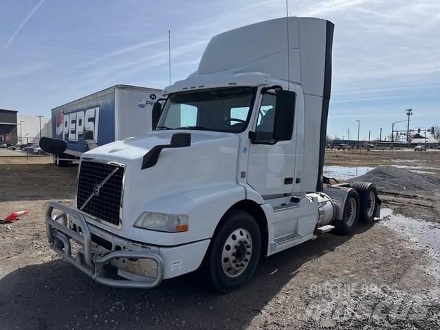 Volvo VNM 中古トラクターヘッド | トレーラーヘッド