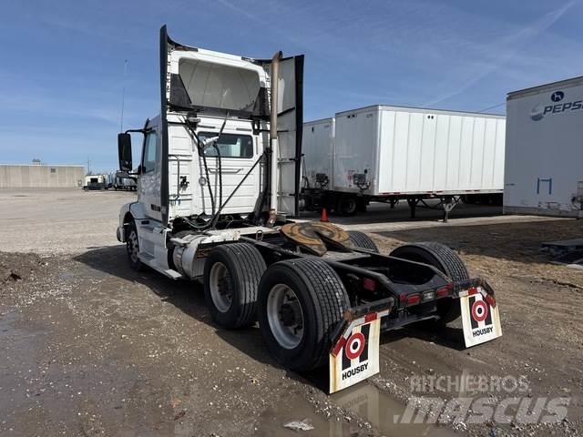Volvo VNM 中古トラクターヘッド | トレーラーヘッド