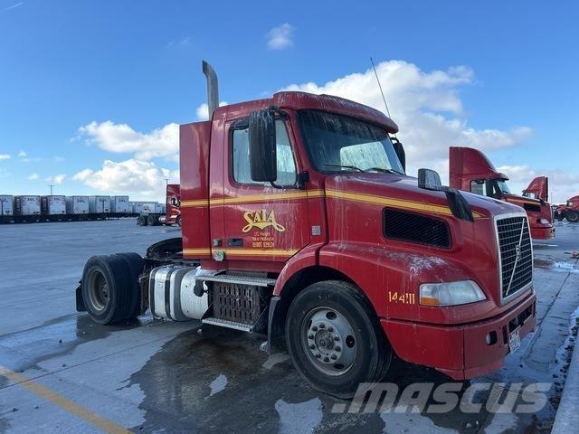 Volvo VNM 中古トラクターヘッド | トレーラーヘッド