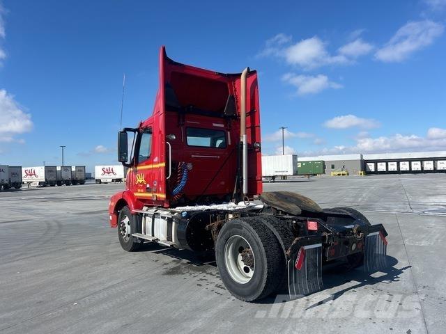 Volvo VNM 中古トラクターヘッド | トレーラーヘッド