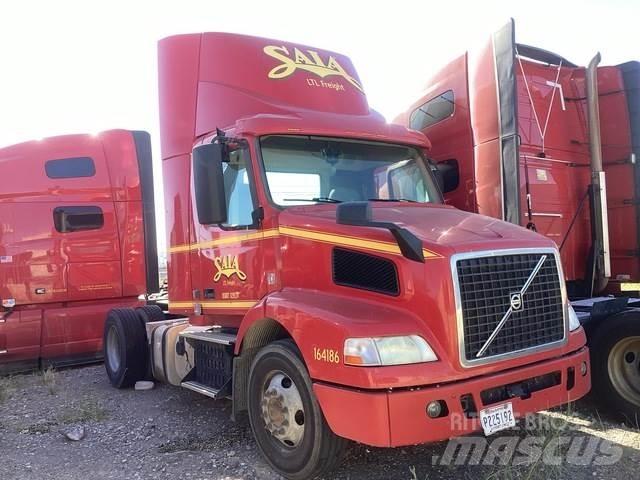 Volvo VNM 中古トラクターヘッド | トレーラーヘッド