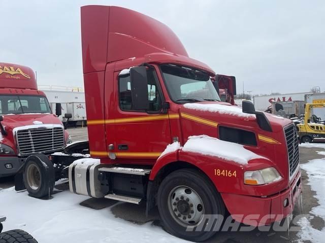 Volvo VNM 中古トラクターヘッド | トレーラーヘッド