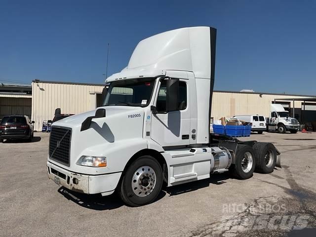 Volvo VNM 中古トラクターヘッド | トレーラーヘッド