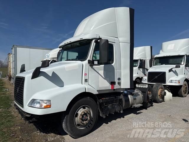 Volvo VNM 中古トラクターヘッド | トレーラーヘッド