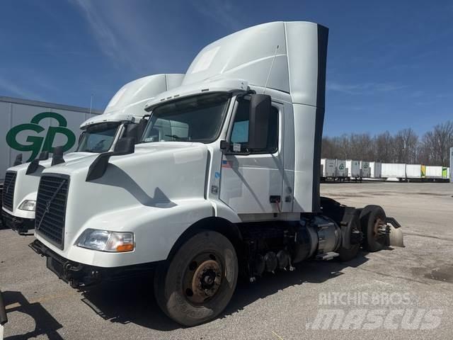 Volvo VNM 中古トラクターヘッド | トレーラーヘッド