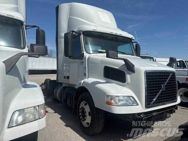 Volvo VNM 中古トラクターヘッド | トレーラーヘッド