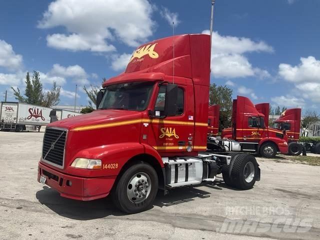 Volvo VNM 中古トラクターヘッド | トレーラーヘッド