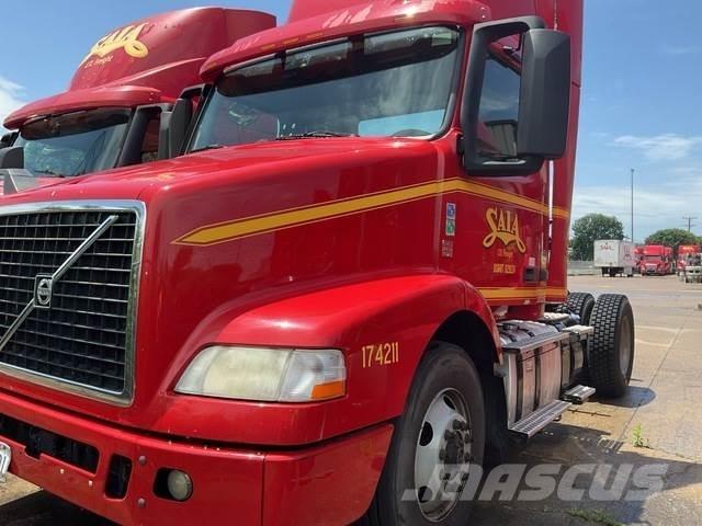 Volvo VNM 中古トラクターヘッド | トレーラーヘッド