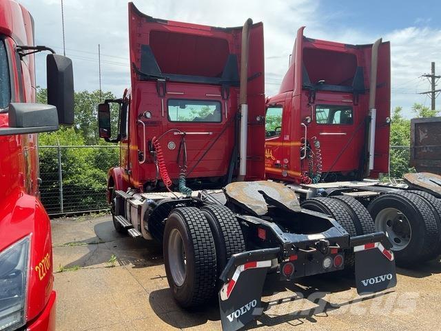 Volvo VNM 中古トラクターヘッド | トレーラーヘッド