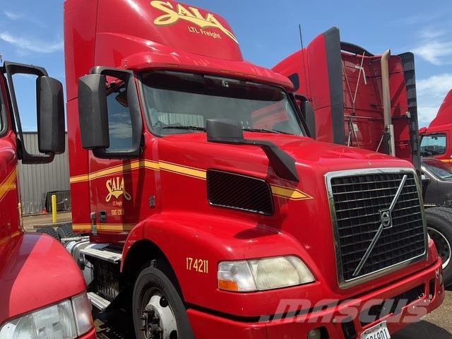 Volvo VNM 中古トラクターヘッド | トレーラーヘッド
