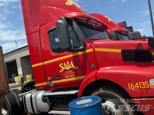 Volvo VNM 中古トラクターヘッド | トレーラーヘッド