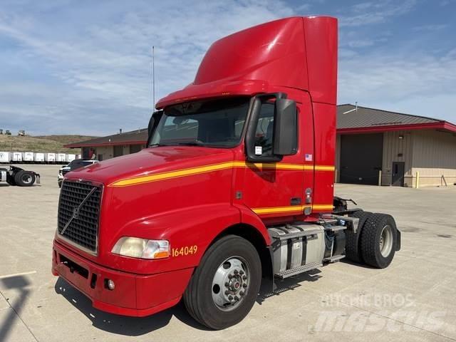 Volvo VNM 中古トラクターヘッド | トレーラーヘッド