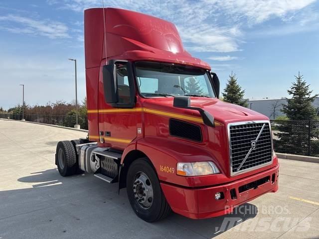 Volvo VNM 中古トラクターヘッド | トレーラーヘッド