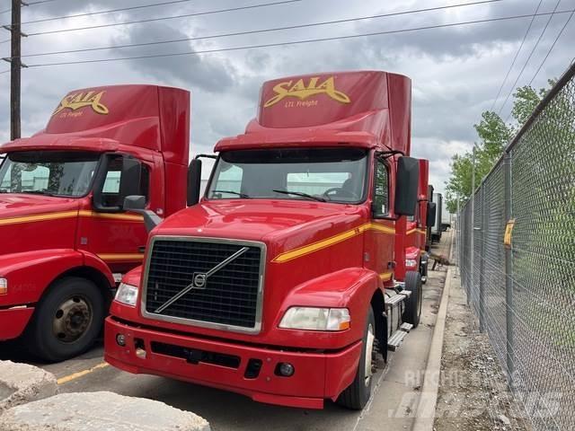 Volvo VNM 中古トラクターヘッド | トレーラーヘッド