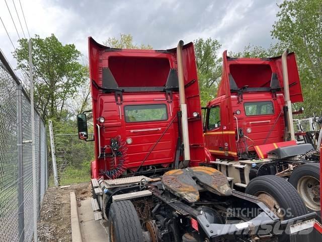 Volvo VNM 中古トラクターヘッド | トレーラーヘッド