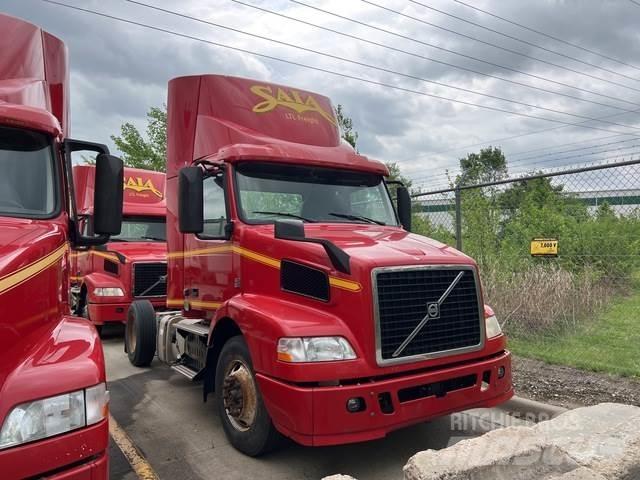Volvo VNM 中古トラクターヘッド | トレーラーヘッド