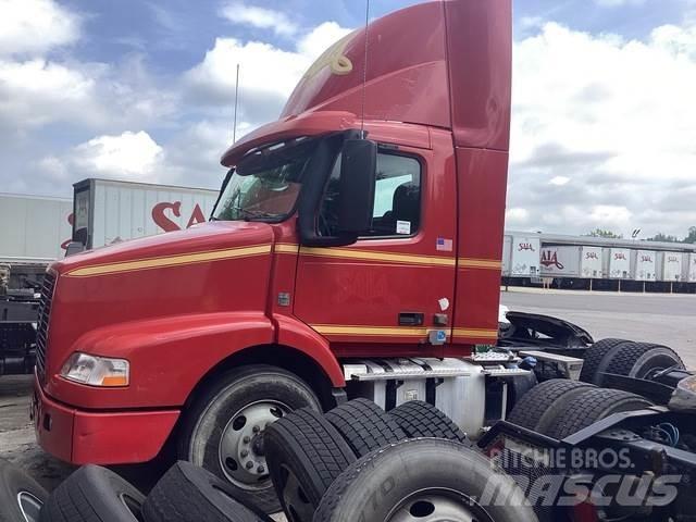 Volvo VNM 中古トラクターヘッド | トレーラーヘッド