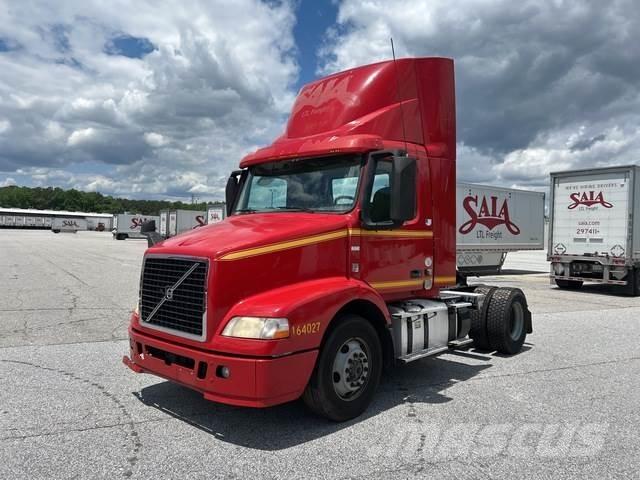 Volvo VNM 中古トラクターヘッド | トレーラーヘッド