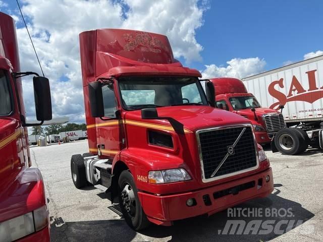 Volvo VNM 中古トラクターヘッド | トレーラーヘッド