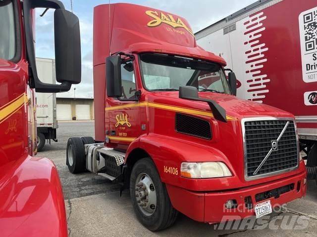 Volvo VNM 中古トラクターヘッド | トレーラーヘッド