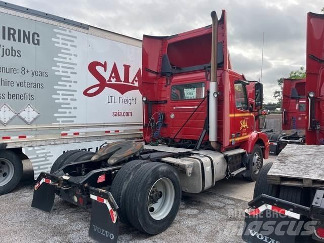 Volvo VNM 中古トラクターヘッド | トレーラーヘッド