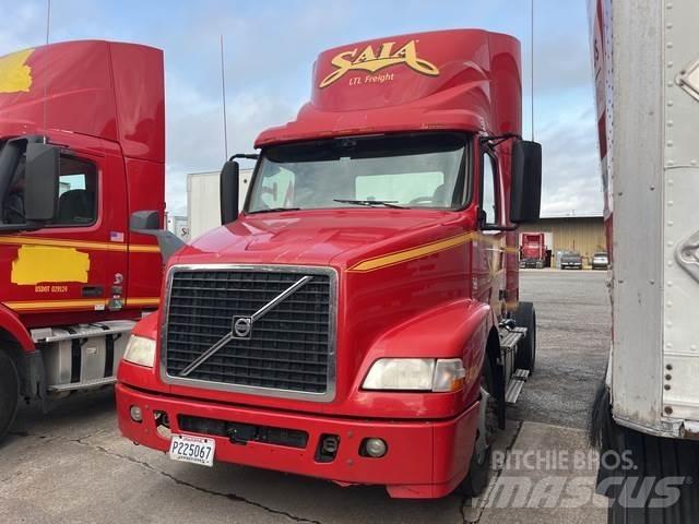 Volvo VNM 中古トラクターヘッド | トレーラーヘッド