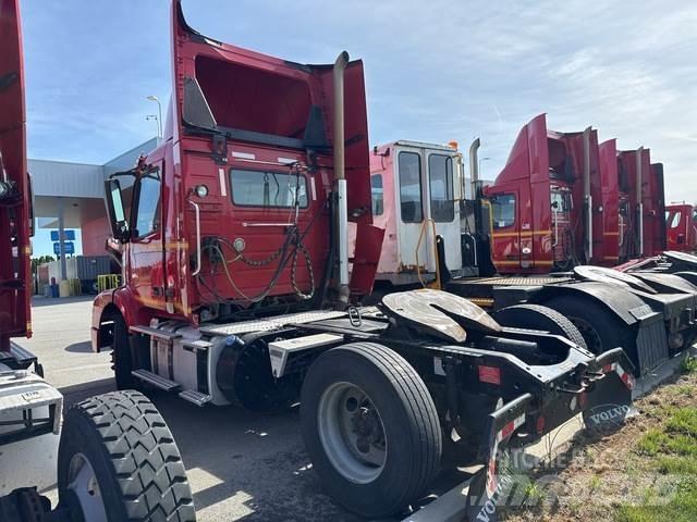 Volvo VNM 中古トラクターヘッド | トレーラーヘッド