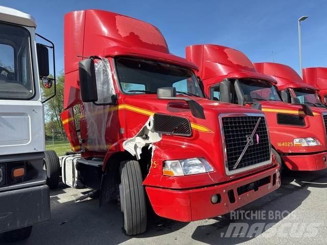 Volvo VNM 中古トラクターヘッド | トレーラーヘッド