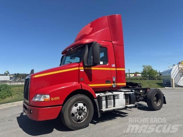 Volvo VNM 中古トラクターヘッド | トレーラーヘッド