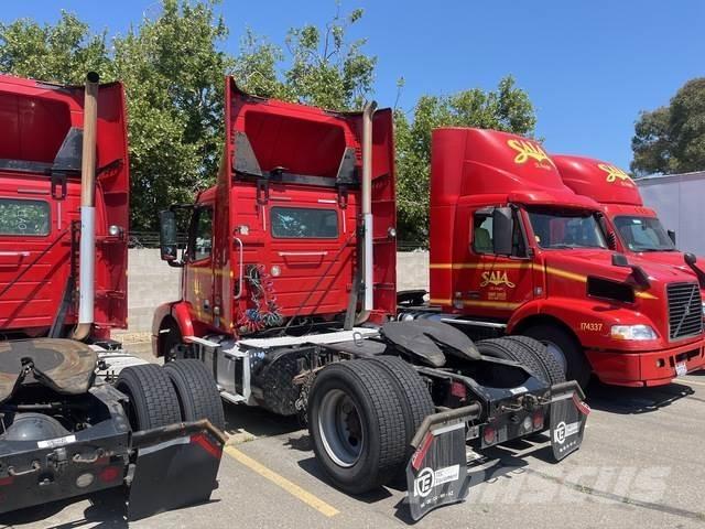 Volvo VNM 中古トラクターヘッド | トレーラーヘッド