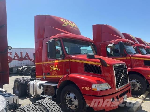 Volvo VNM 中古トラクターヘッド | トレーラーヘッド