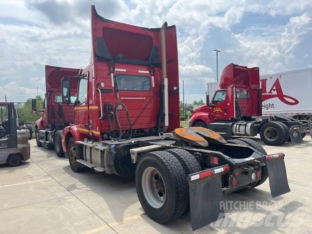 Volvo VNM 中古トラクターヘッド | トレーラーヘッド