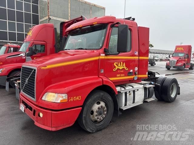 Volvo VNM 中古トラクターヘッド | トレーラーヘッド