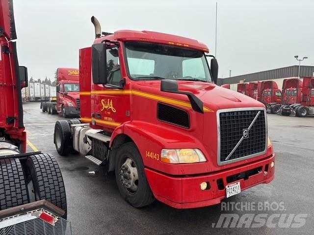 Volvo VNM 中古トラクターヘッド | トレーラーヘッド