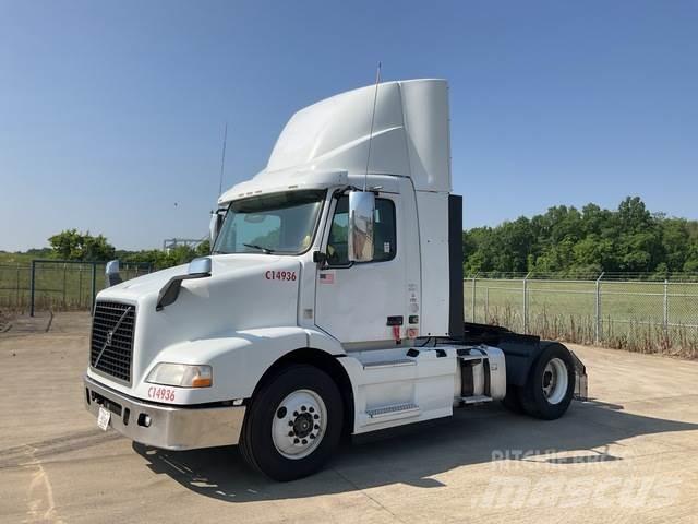 Volvo VNM 中古トラクターヘッド | トレーラーヘッド