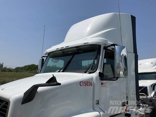 Volvo VNM 中古トラクターヘッド | トレーラーヘッド