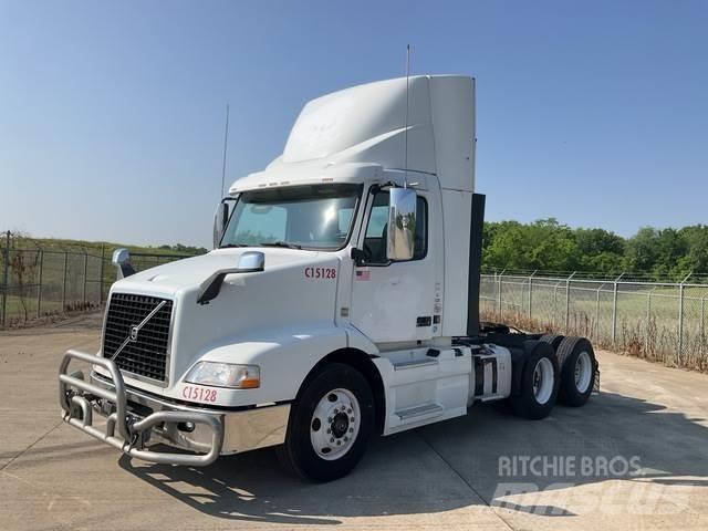Volvo VNM 中古トラクターヘッド | トレーラーヘッド